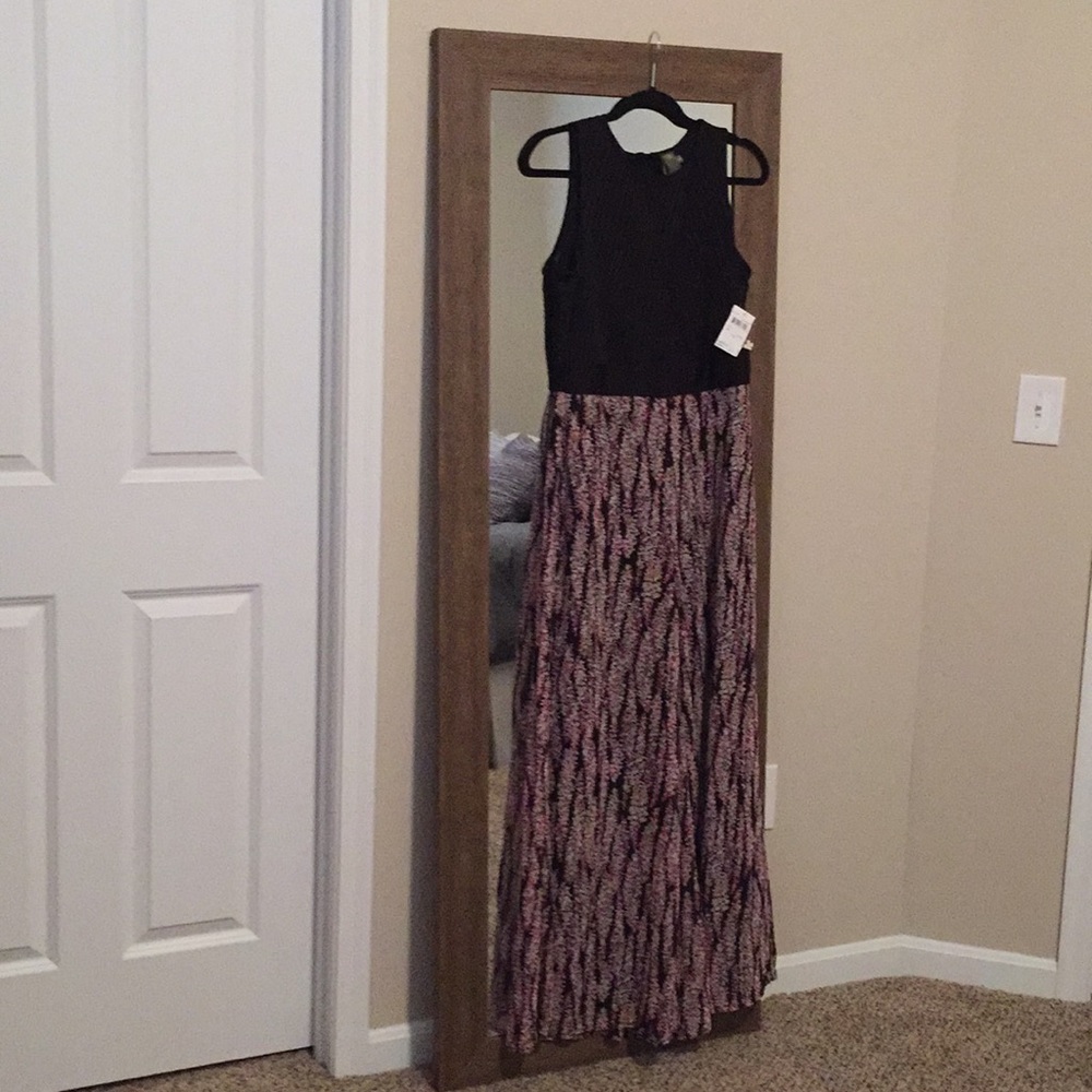 NWT!! Taylor. Floral Jumpsuit. Size 8.